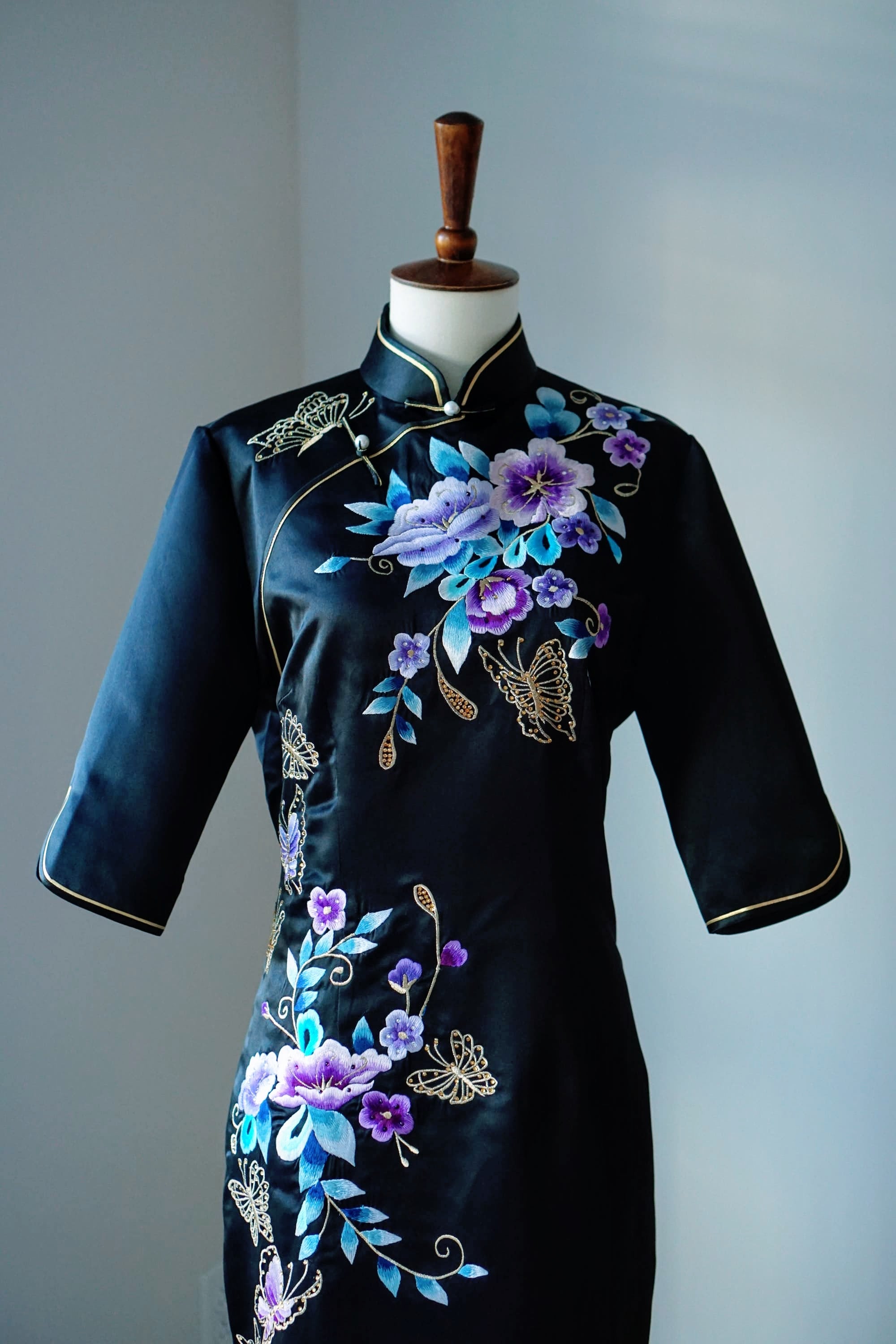Tammy Bespoke Dress | Purple Embroidered Silk Qipao | East Meets Dress Tammy Bespoke Dress | Purple Embroidered Silk Qipao | East Meets Dress